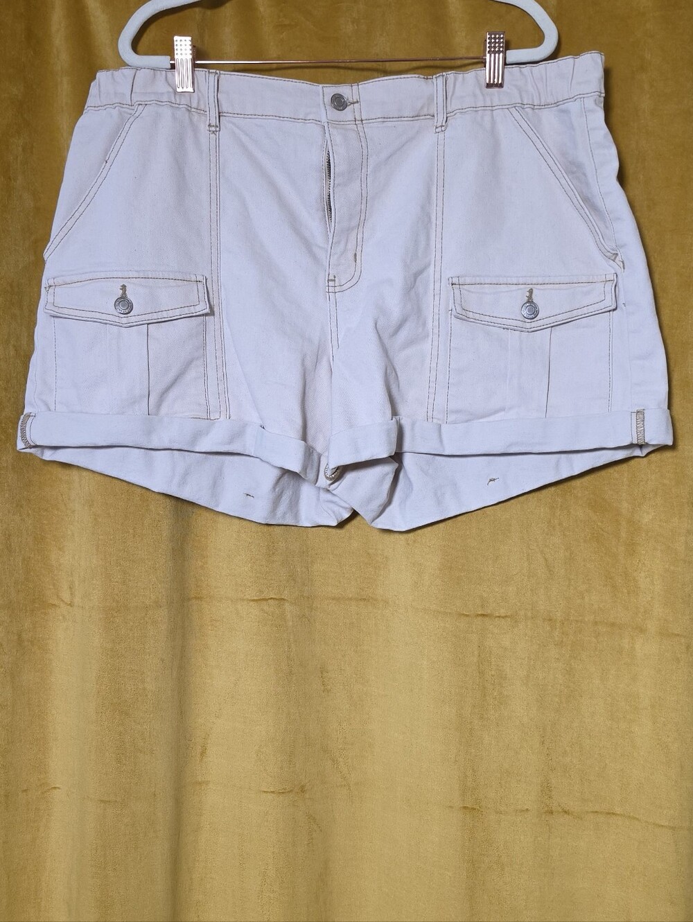 Time and Tru White Cargo Roll-Cuff Shorts
